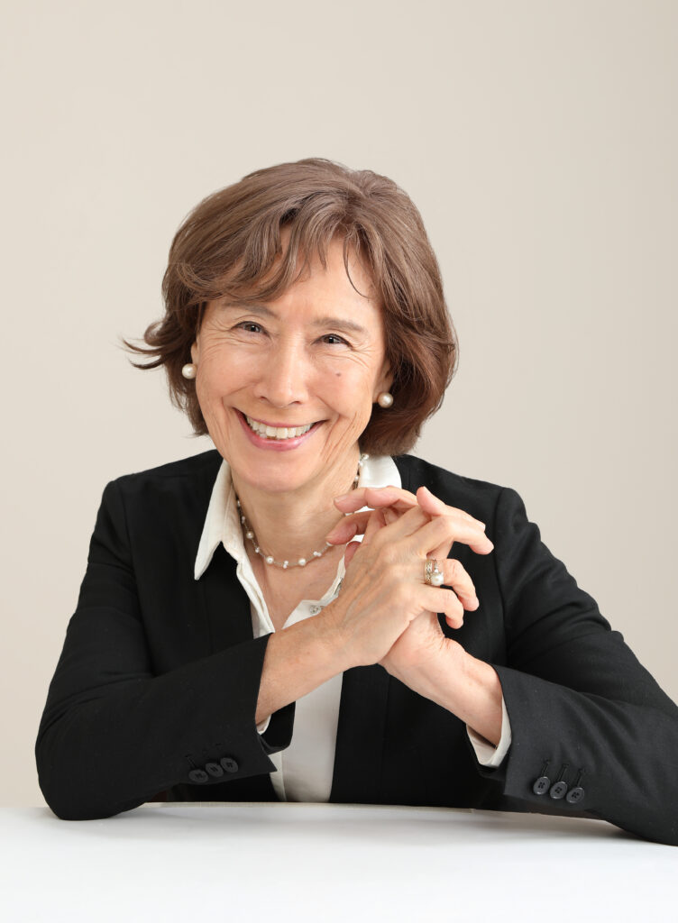 グリーン・アクションは、「人をつないで脱原発と温暖化防止」を目指す1991年に設立された市民団体です。 水俣病のような公害や福島原発事故のような悲劇を二度と繰り返さないために、市民の力で環境と命を守る社会づくりに取り組んでいます。 ご支援のほど、どうぞよろしくお願いいたします。 アイリーン・美緒子・スミス　（代表）